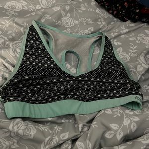 Selling this sports bra, never worn
